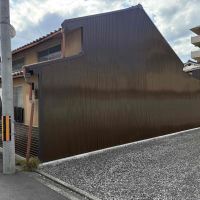 京都市伏見区瀬戸物町725-2の賃貸物件/北側の外壁｜こちらも波板から焼杉に変更予定