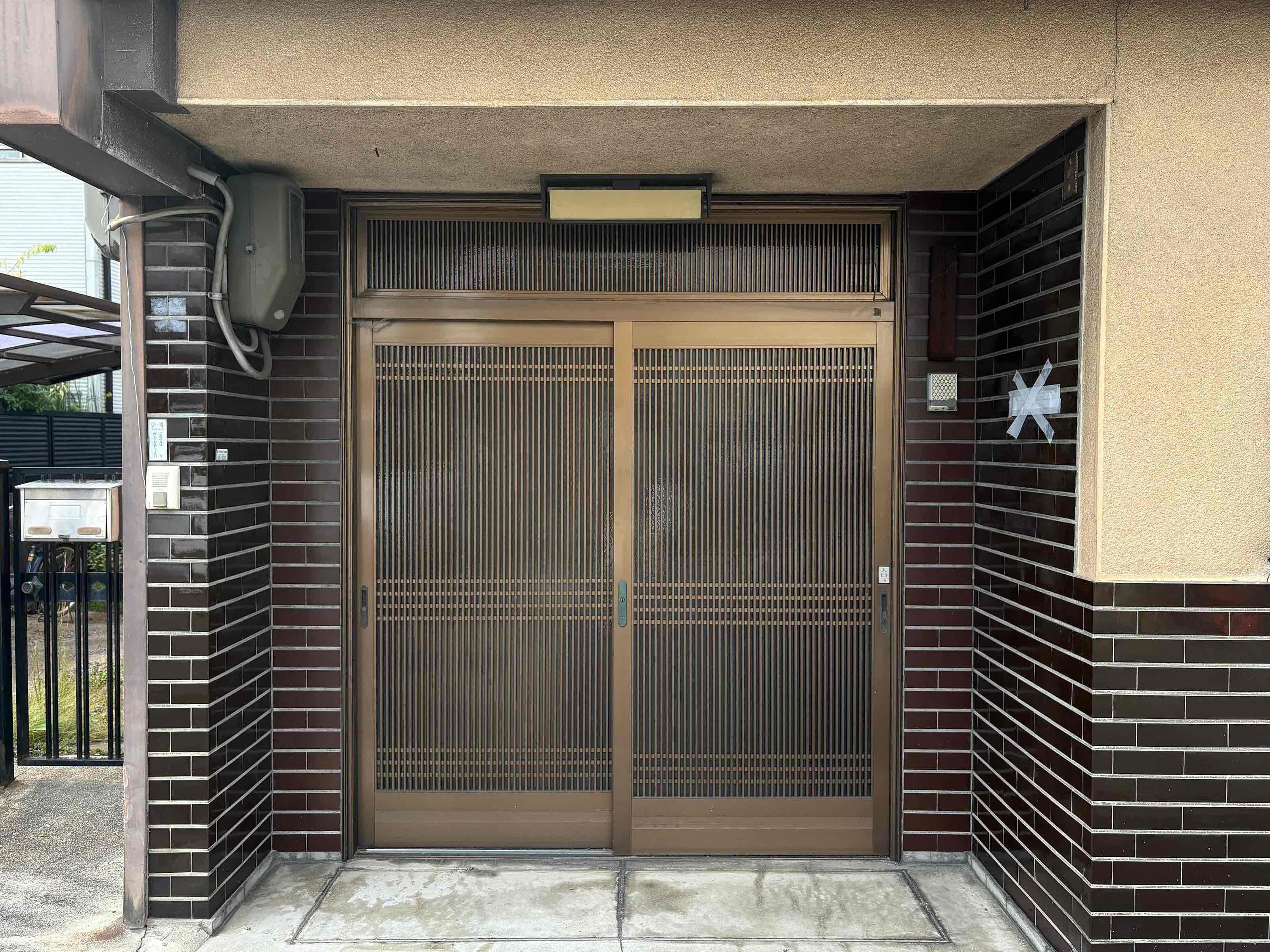 京都市伏見区瀬戸物町725-2の賃貸物件/入口として利用できる部分はこのサイズ。（例えば間口全面をガラスの建具にしたりは出来ません）