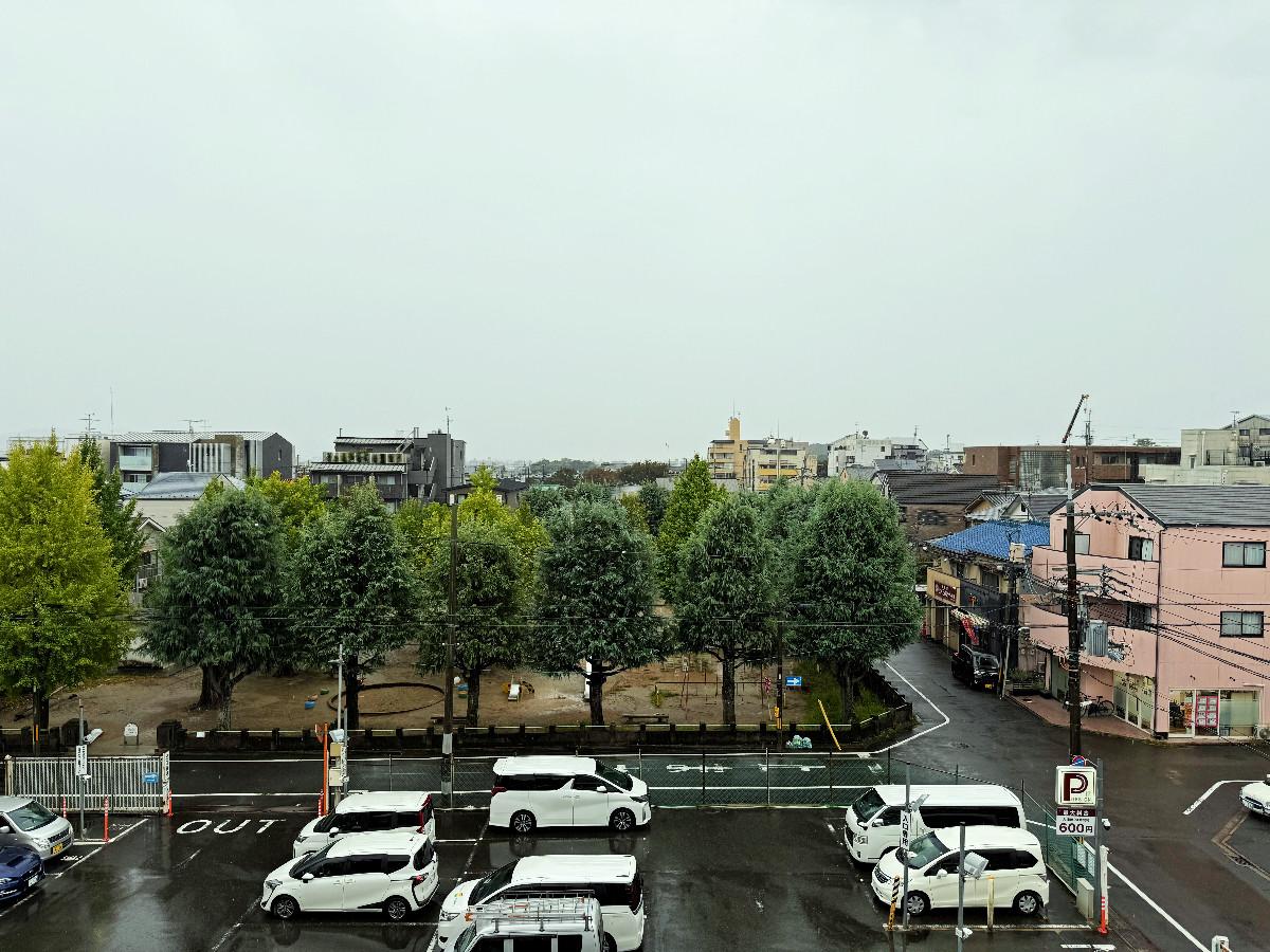 京都市北区紫竹大門町38ー6の売買物件/3階からの景色。生憎の天気でしたがそれでも感じるこの空の広さよ。2階建て住居では得ることができない抜け感と開放感が手に入ります(今のところ)