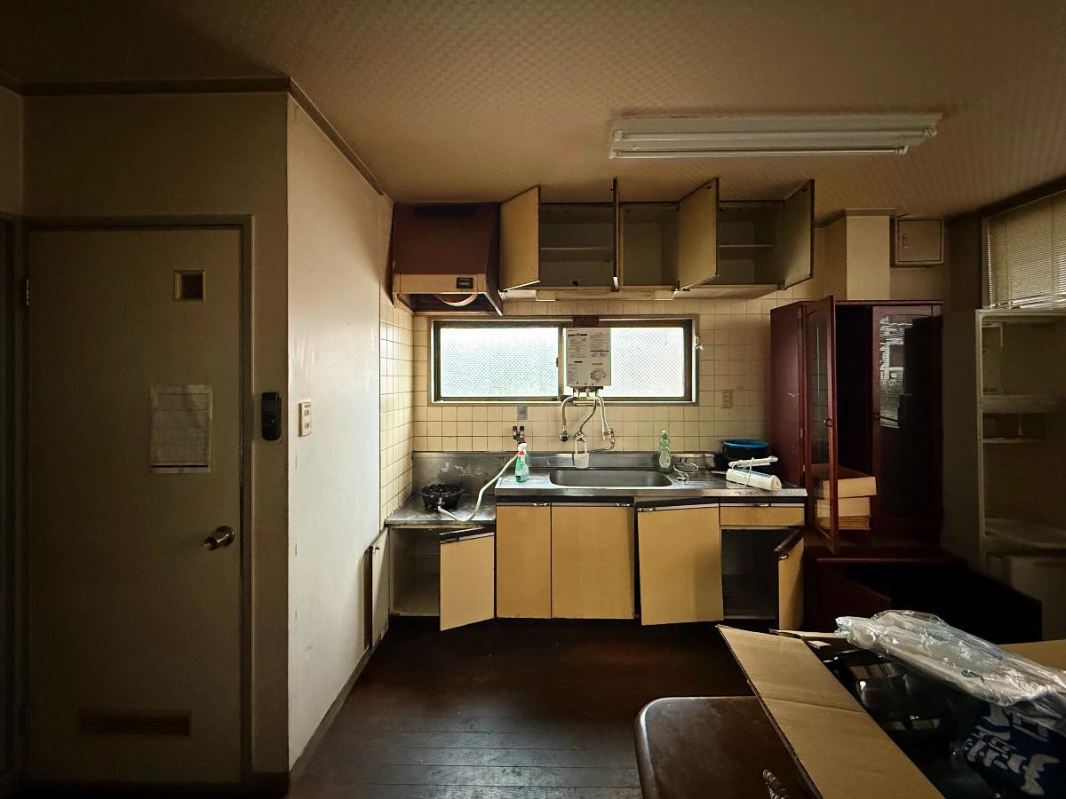 京都市北区紫竹大門町38ー6の売買物件/2階西側所室。キッチンは割と大きい
