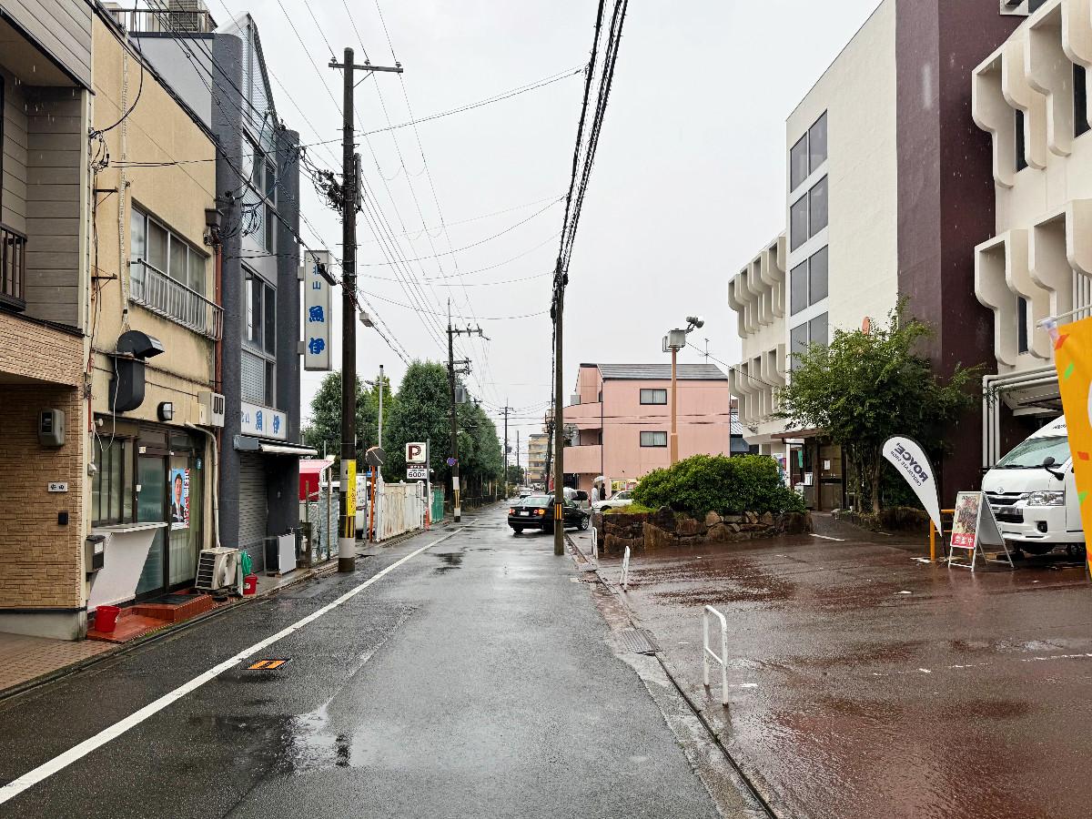 京都市北区紫竹大門町38ー6の売買物件/道を挟んで西側にはグルメシティ北山店が。近所にはかしわ屋さんもあったりと地域密着エリアです