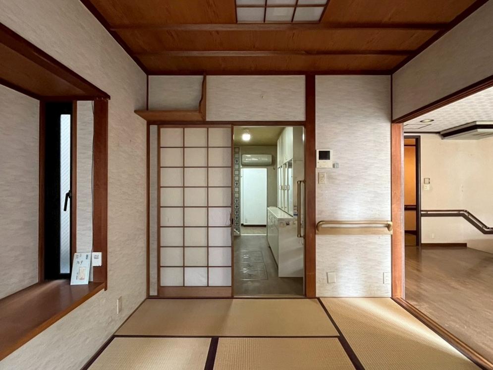 京都市北区紫竹上長目町25-1の売買物件/キッチンへの動線が確保されていて周遊できるようになっている