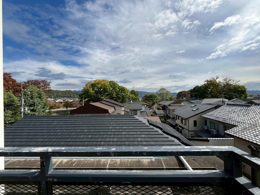 京都市北区紫竹上長目町25-1の売買物件/東側の賀茂川方面。周辺は低層住宅ばかりなので南西方面も抜けてます。