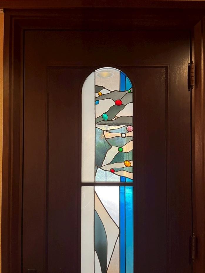 京都市北区紫竹上長目町25-1の売買物件/リビングの大きなドアにステンドグラス