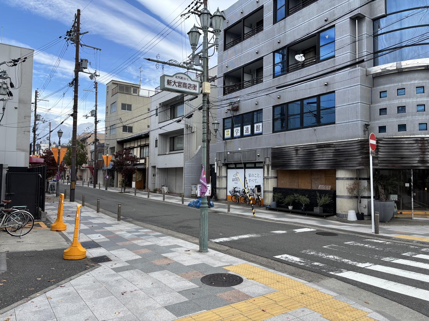 京都市北区紫野下⾨前町69-4の賃貸物件/新大宮商店街の入口付近。人通りもあり、お店とも相性の良い立地です