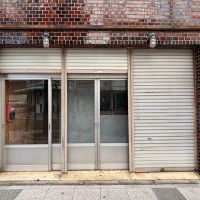 京都市北区紫野下⾨前町69-4の賃貸物件/シャッターは全て上がります。撮影時、シャッターをおろす棒が見当たらず、あげられずゴメンナサイ。