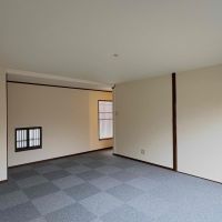 京都市下京区⻄⽊屋町通松原上る3丁⽬市之町 260-22の賃貸物件/右端のドアと左側の壁の裏にミニマルな収納があります