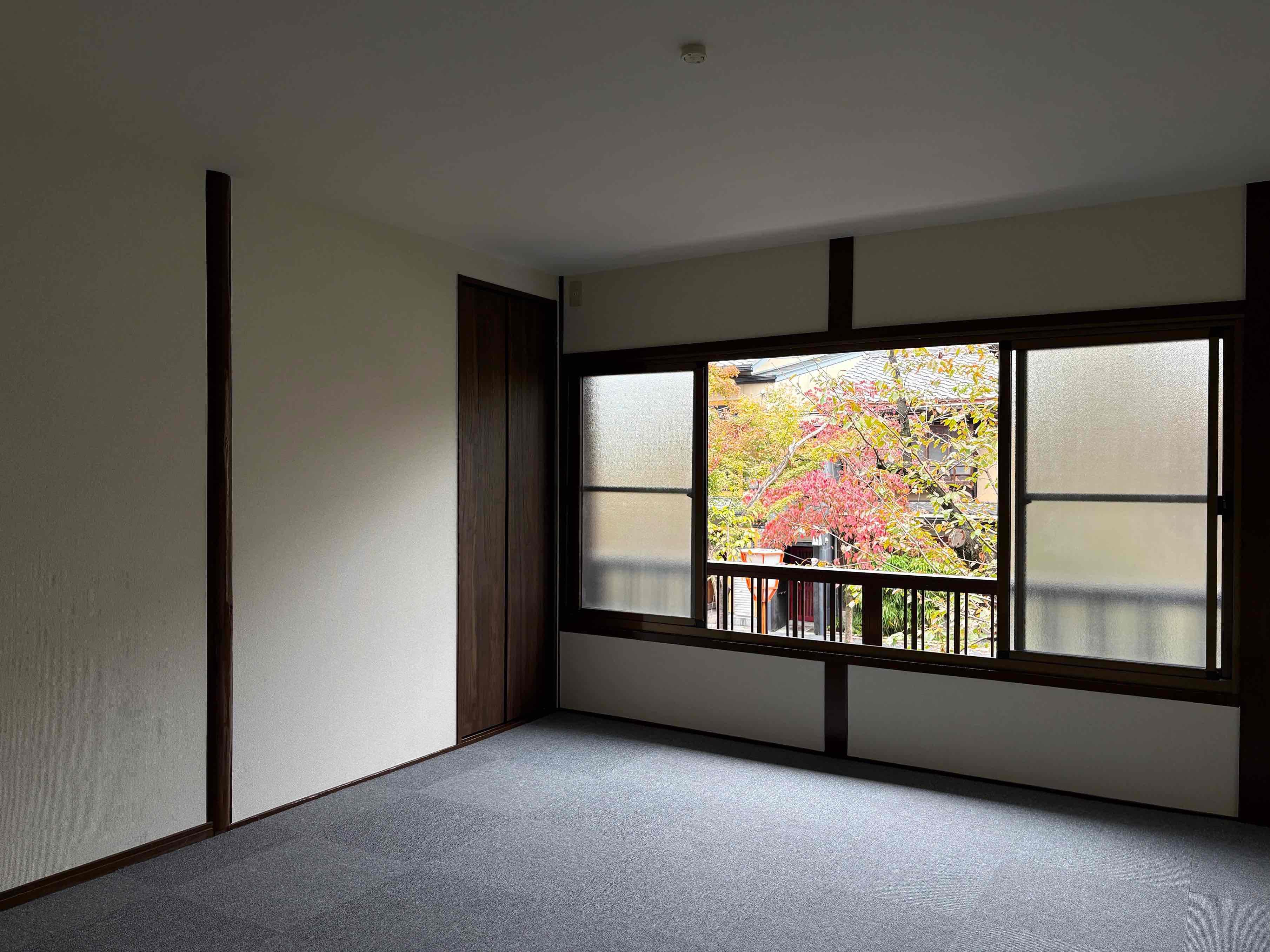 京都市下京区⻄⽊屋町通松原上る3丁⽬市之町 260-22の賃貸物件/窓際にロッキングチェアとテーブルを置くだけで仕上がりそう