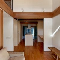 京都市北区紫竹上芝本町64の売買物件/キッチン奥からデッキを渡って離れへと続いていく