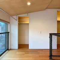 京都市北区紫竹上芝本町64の売買物件/正面2ヵ所は収納スペース。どちらも引戸で閉じれます。