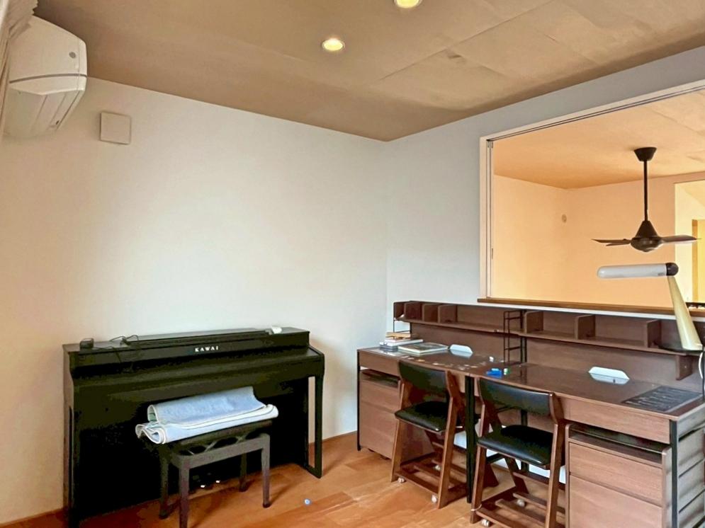 京都市北区紫竹上芝本町64の売買物件/母屋2階北側｜ここが子供たちの勉強部屋だった模様。照明的には寝室を想定していたかも。