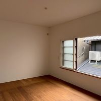 京都市北区紫竹上芝本町64の売買物件/離れ2階｜床材はウォールナット。