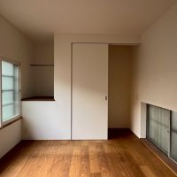 京都市北区紫竹上芝本町64の売買物件/離れ2階｜ここにも足元に開口部。寝室や子供部屋に。