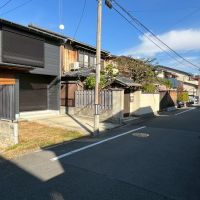 京都市北区紫竹上芝本町64の売買物件/前面道路はこの通りゆったり。交通量も少なめ。通りの先には東西共に山が見えます。