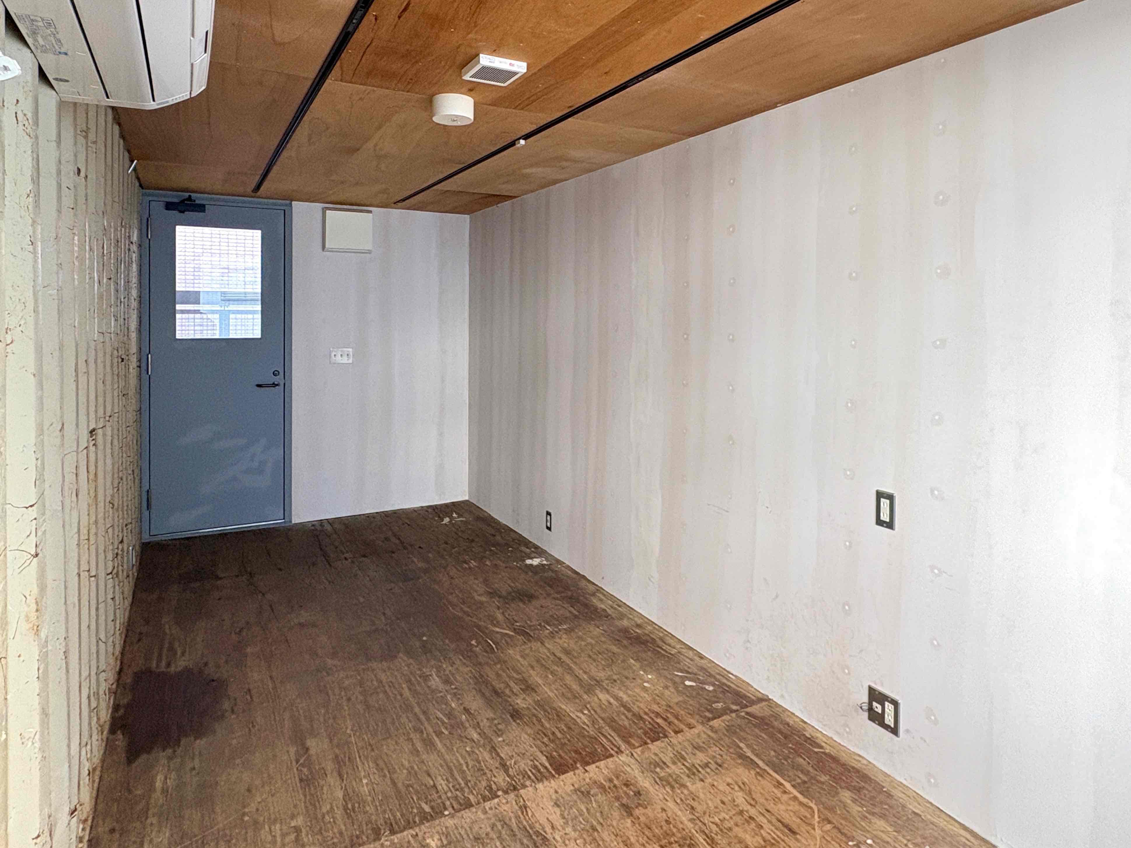 京都市中京区式阿弥町130番地の賃貸物件/コンテナということで壁面に磁石がくっ付くのでレイアウトの幅が広がるかもしれません