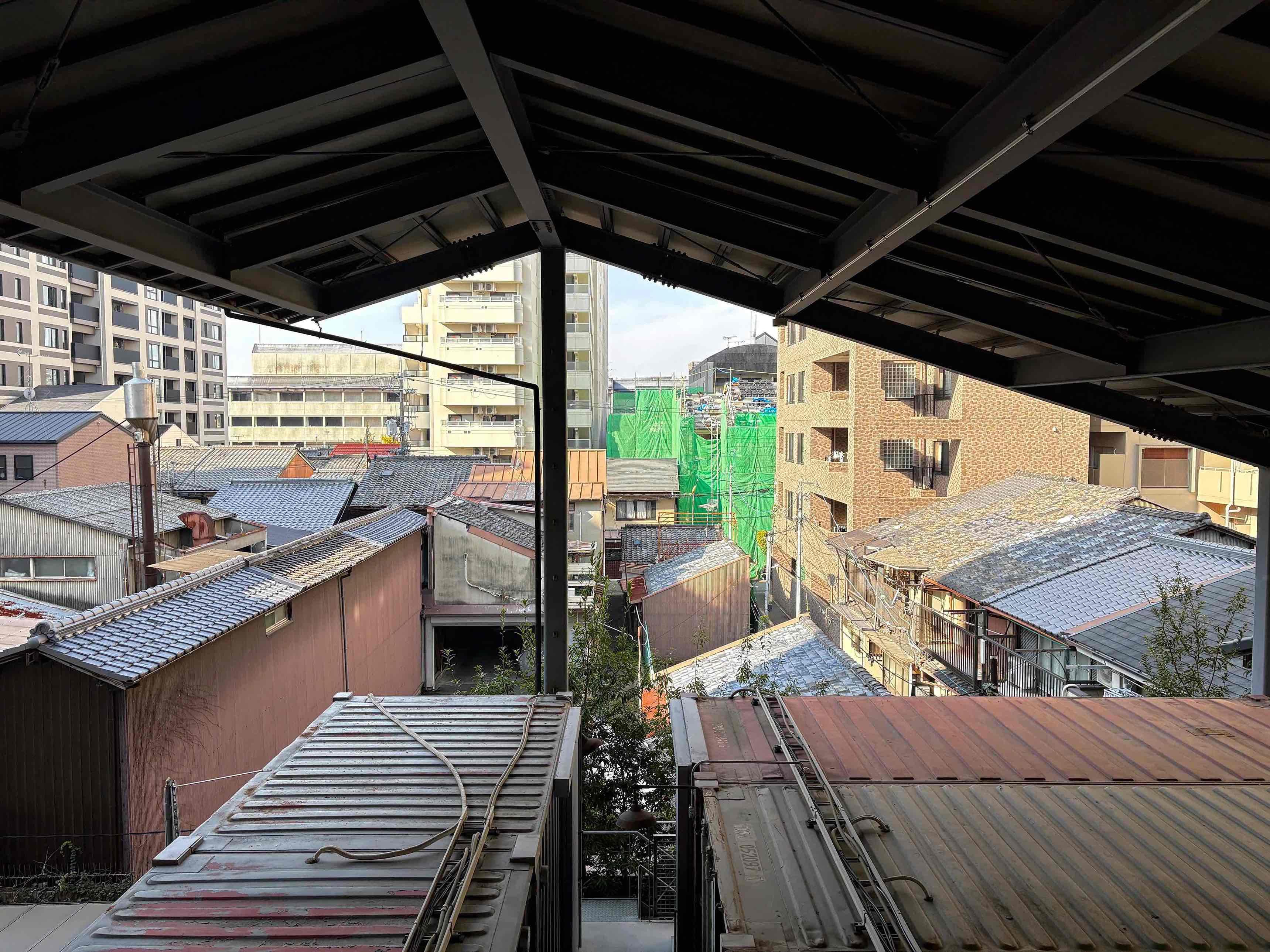 京都市中京区式阿弥町130番地の賃貸物件/全体を覆う屋根があって雨の日でも安心なのです