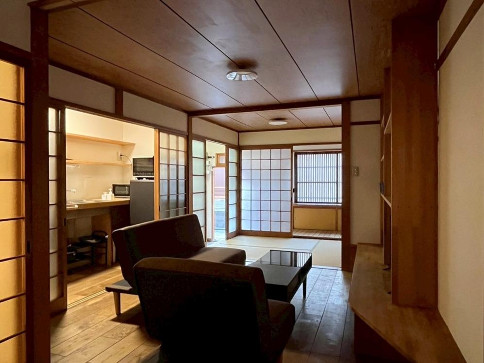 京都市中京区二条通油小路東入西大黒町の賃貸物件/1階は玄関横の3畳の和室と6畳のダイニング