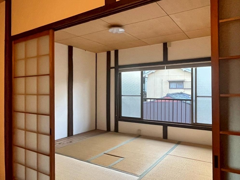 京都市中京区二条通油小路東入西大黒町の賃貸物件/2階西側｜この部屋には陽射しがしっかりと入ってくる