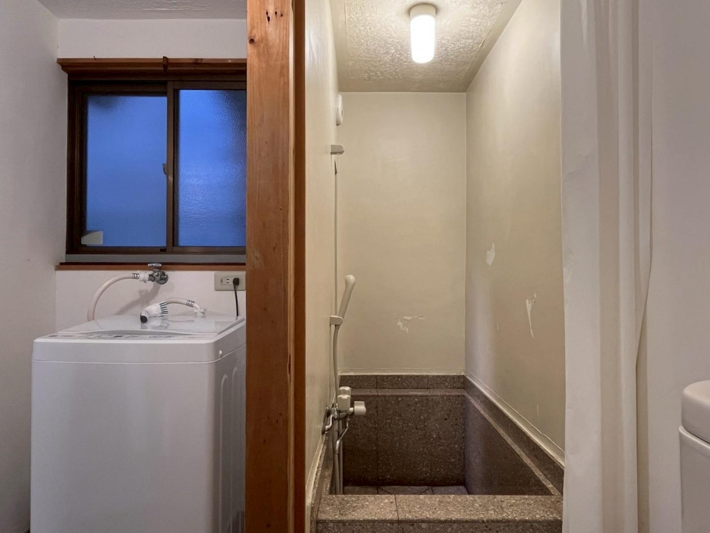 京都市中京区二条通油小路東入西大黒町の賃貸物件/タイル張りのバスタブ。