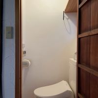 京都市中京区二条通油小路東入西大黒町の賃貸物件/2階東側｜2階にもトイレがある点は嬉しい