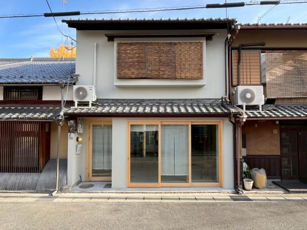 滋賀県大津市木下町7-32の売買物件/ファサードは何かのショップかの様なオープンスタイル