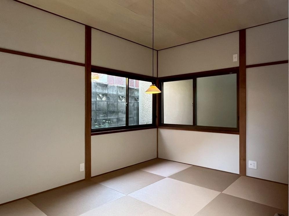 滋賀県大津市木下町7-32の売買物件/渡り廊下の先の和室。