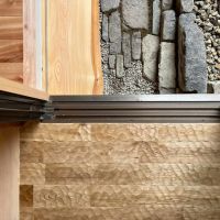 滋賀県大津市木下町7-32の売買物件/渡り廊下は足触りが良い名栗の床。