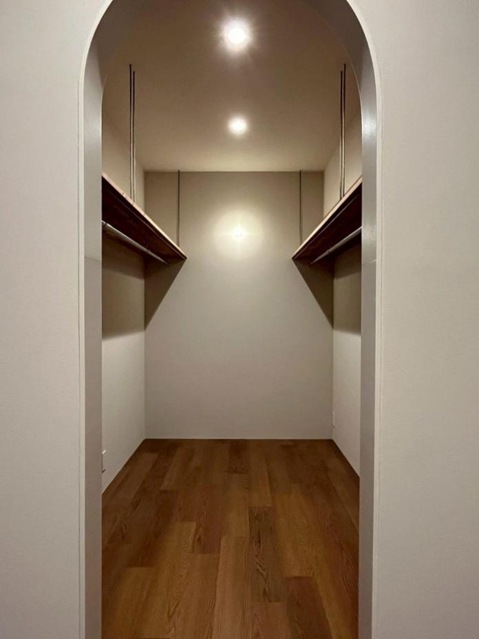 滋賀県大津市木下町7-32の売買物件/2階階段室｜収納スペースはしっかり確保