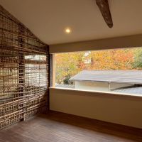 滋賀県大津市木下町7-32の売買物件/2階東｜ここは大きな2枚の木建具があります（写真は開けた状態）