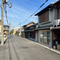 滋賀県大津市木下町7-32の売買物件/前道はこの通り広く、通行量は少ない