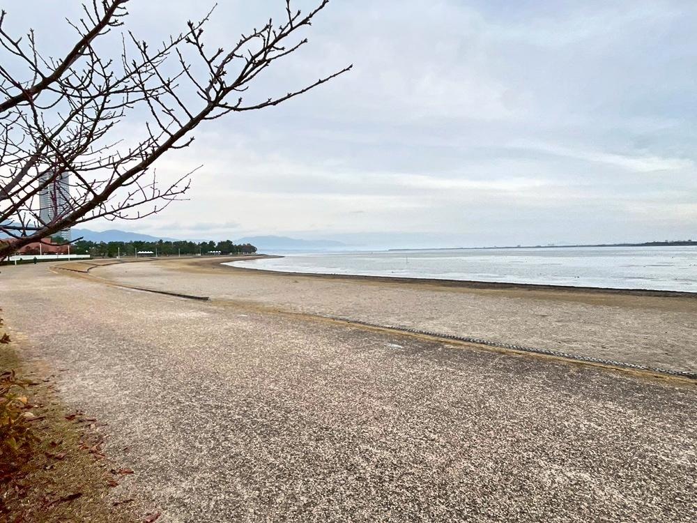 滋賀県大津市木下町7-32の売買物件/ここは浜になってるので小さなお子さんの散歩にもってこい