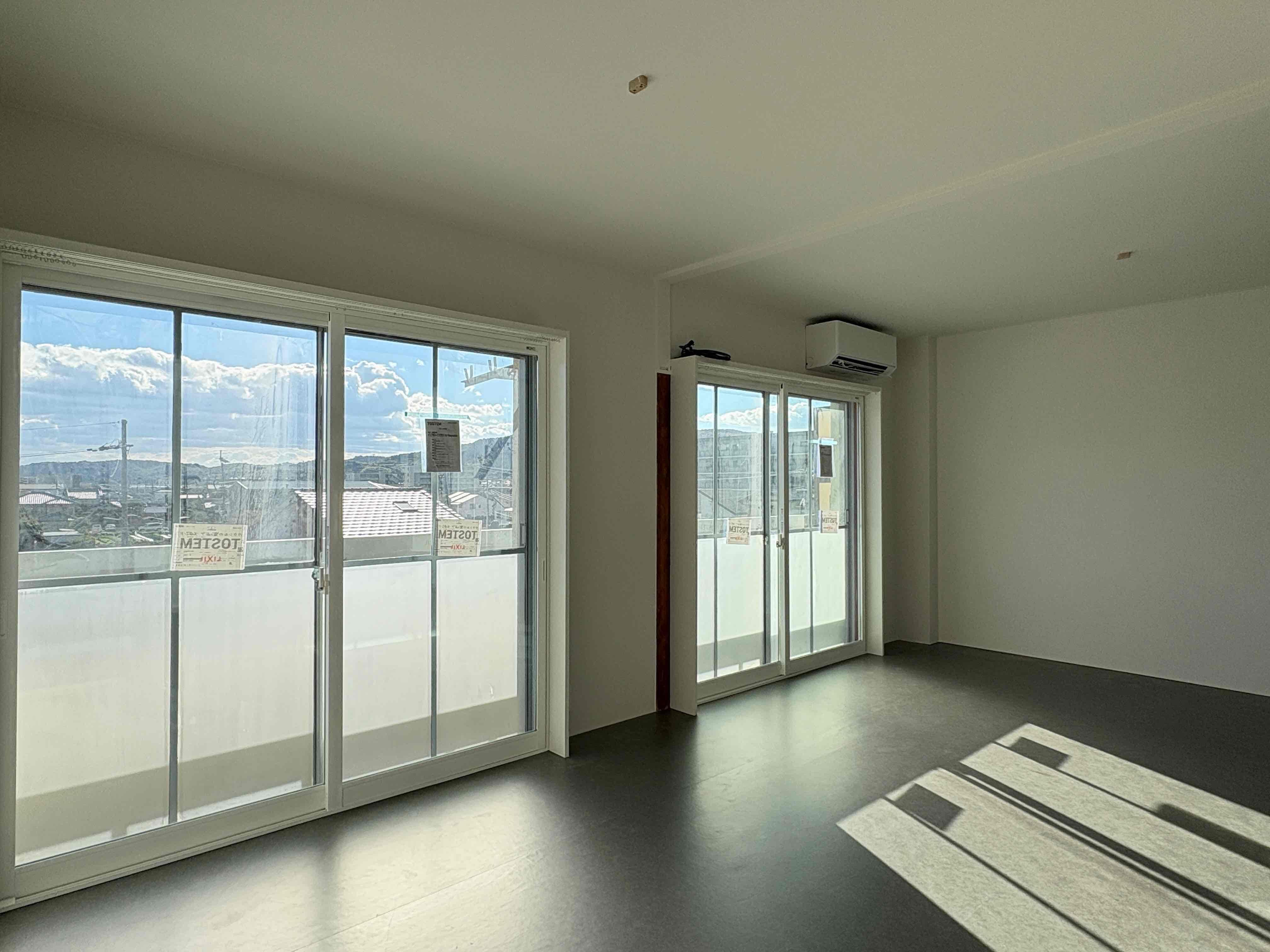 京都市山科区西野岸ノ下町60の賃貸物件/大きな開口が2箇所も。二重サッシで夏も冬も比較的快適に過ごせそう。