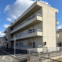 京都市山科区西野岸ノ下町60の賃貸物件/少し懐かしい外観。駐車場があるのも嬉しい