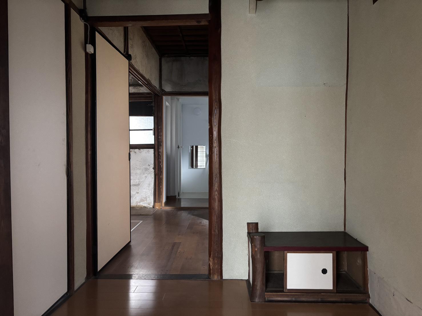 京都市北区紫野十二坊町8-6の売買物件/1F｜玄関前の小さな空間。