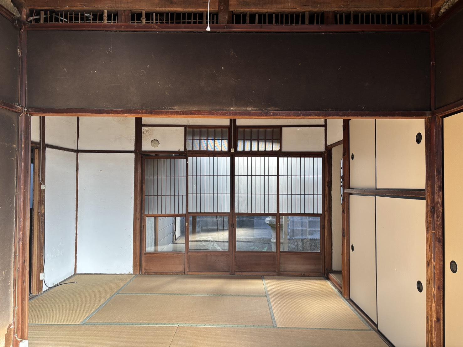 京都市北区紫野十二坊町8-6の売買物件/1F｜ガラス障子のある和室。