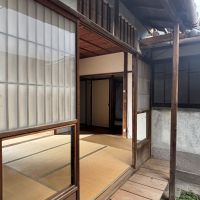 京都市北区紫野十二坊町8-6の売買物件/1F｜庭側から室内を見たところ。