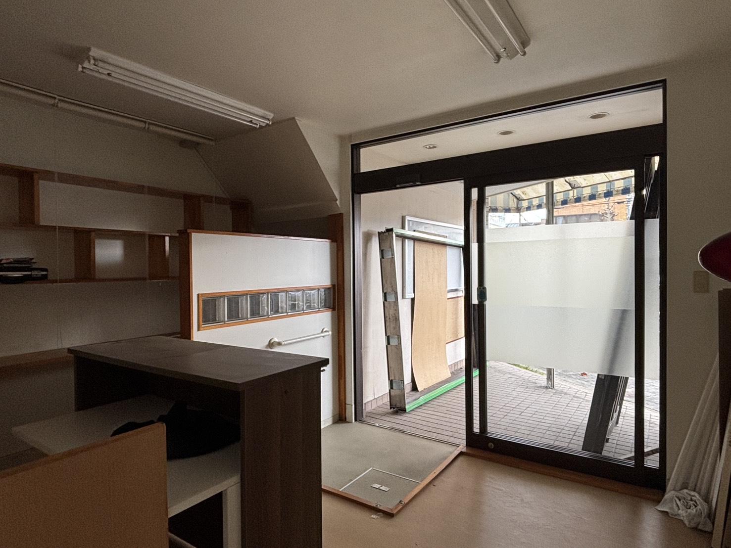 京都市下京区朱雀北ノ口町23-2の賃貸物件/1F|日中でも照明を併用する想定の室内