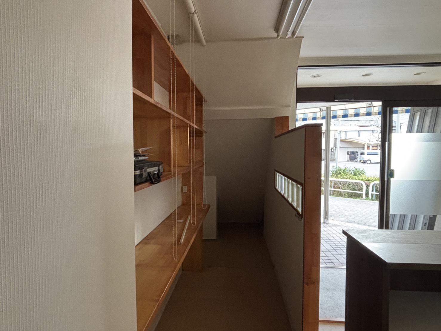 京都市下京区朱雀北ノ口町23-2の賃貸物件/1F|入口横の収納スペース