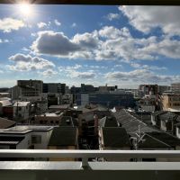 京都市右京区⻄院清⽔町12-1の売買物件/建物は多く建ってますが東から西まで抜け感あり。