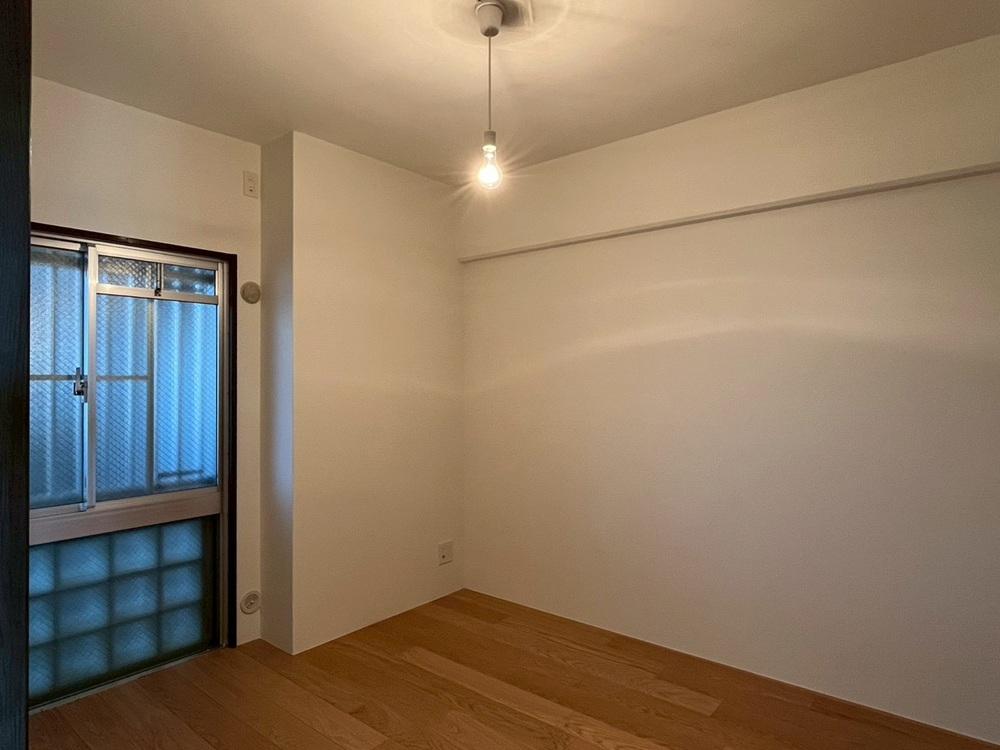 京都市右京区⻄院清⽔町12-1の売買物件/東側5.1帖｜こっちらも内装の仕様は同じ。