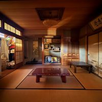 京都市左京区大原戸寺町191の売買物件/玄関間左手の2間続きの和室。雨戸を閉じていますが、開放すればまぶしいくらいの日差しが差し込んできます。いい材料で端正に作ったという納まりが各所に