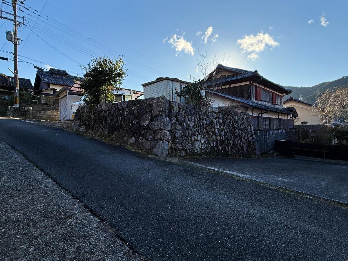 京都市左京区大原戸寺町191の売買物件/敷地北東角。こちらもいい雰囲気の石垣組み。とにかくこの周辺は石垣が多い街並みです