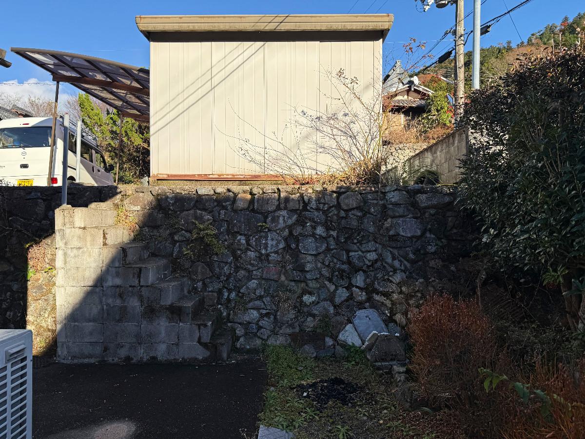 京都市左京区大原戸寺町191の売買物件/東の駐車場へはお手製のブロック階段で上がります