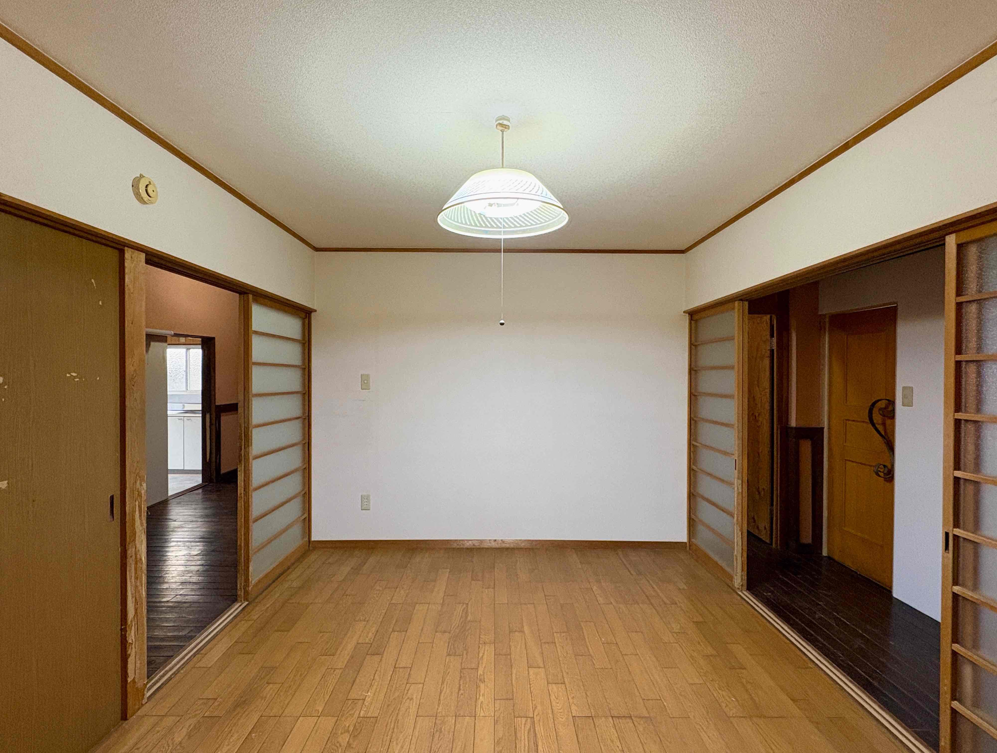 京都市北区紫竹上梅ノ木町2番地の賃貸物件/中央の居室は通り抜けできるのでウォークスルークローゼットみたいに使ったり、好みに合わせて建具を外すのもアリかも