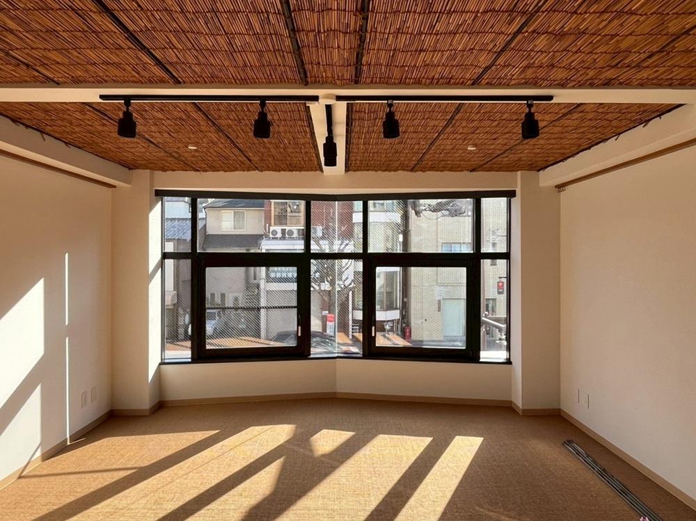 京都市左京区東丸太町32-2の賃貸物件/2F｜天井には葦。