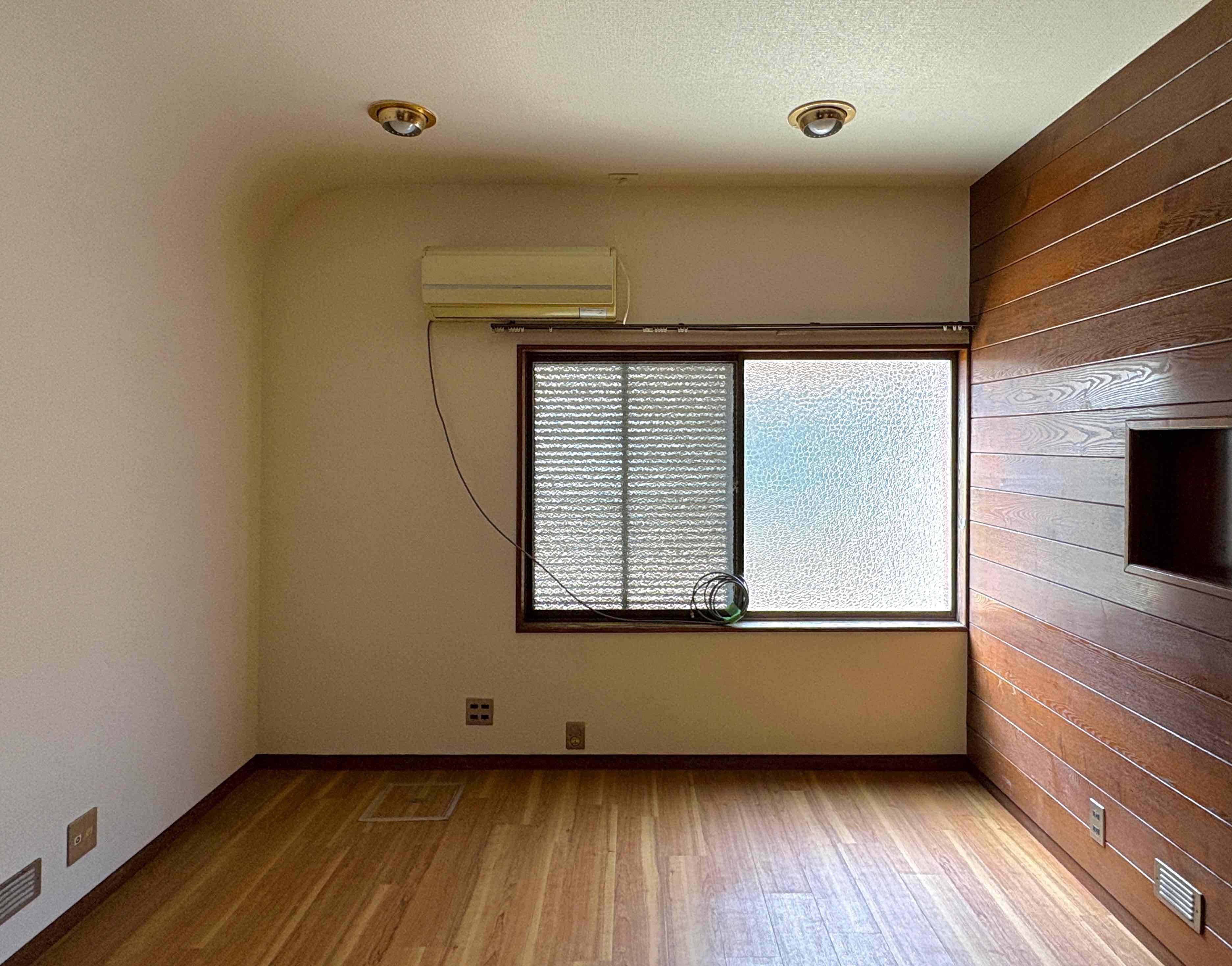 京都府京都市東山区今熊野椥ノ森町22-1の賃貸物件/北側洋室は片面アールのかかった天井で柔らかな印象を受けます。