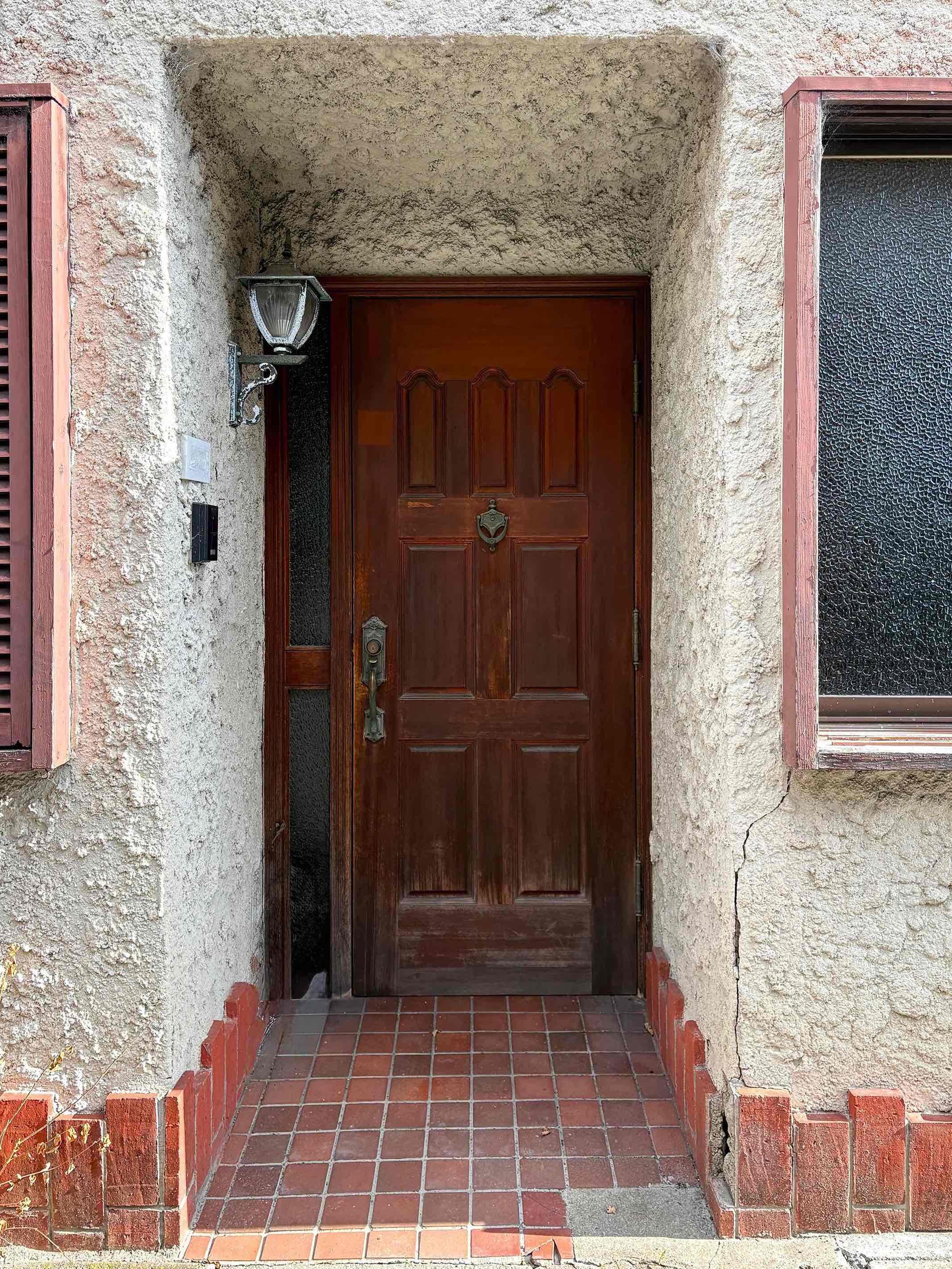 京都府京都市東山区今熊野椥ノ森町22-1の賃貸物件/玄関から洞穴感があり、世界観が仕上がっています。