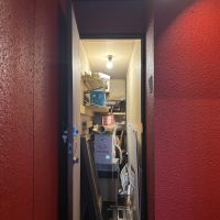 京都市北区紫野南舟岡町85-2の賃貸物件/階段を上がった先にある物入、1階の方と共同で使うことになりそうです