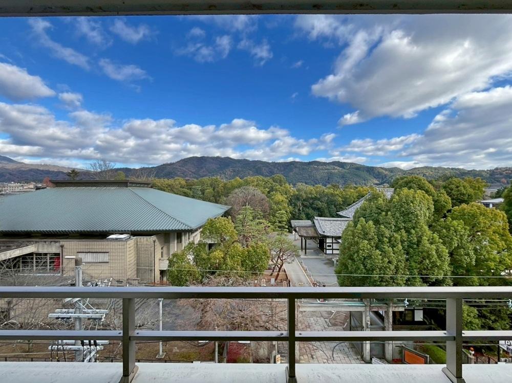 京都市左京区聖護院円頓美町47-5の売買物件/東側正面には大文字が目視でき、目下には京都武道センターの敷地が見える。そしてその奥には平安神宮がある。