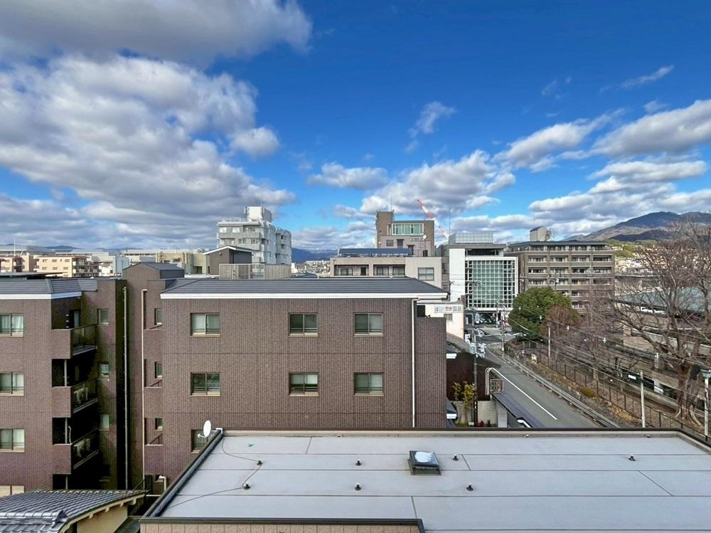 京都市左京区聖護院円頓美町47-5の売買物件/北方面も近くに障害となる建物はない。向こうの山まで見える。